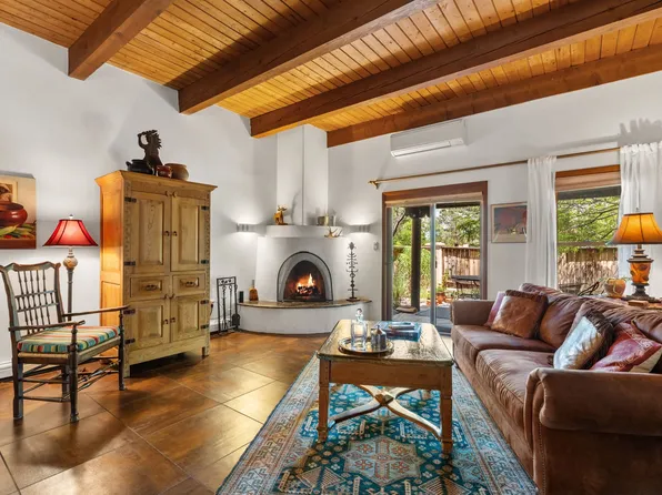 2832 Plaza Rojo, Santa Fe, NM 87507