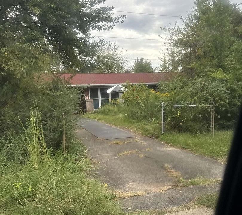 1st image of 4519 Roundhill Rd