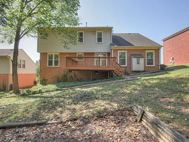 1300 Buckingham Cir — Photo 10