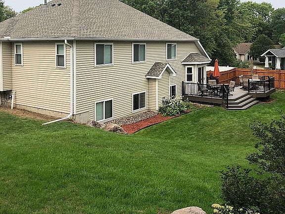 Spacious deck & fenced yard 
