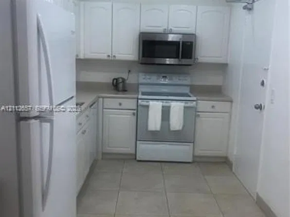 10185 Collins Ave, Miami Beach, FL