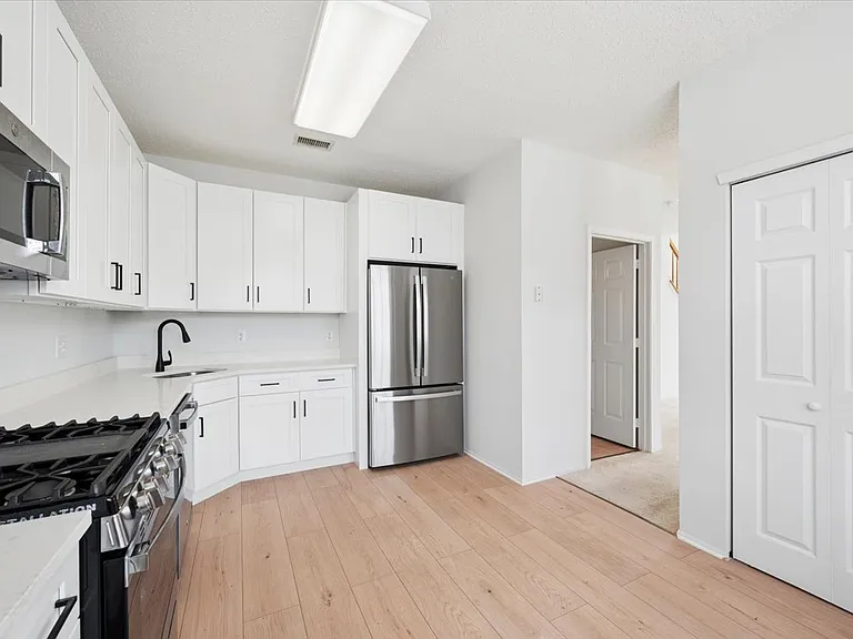 82 Hancock Dr — Photo 20