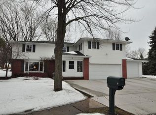 3 Clover Ct, Little Chute, WI 54140