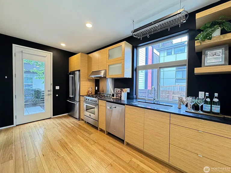 4114A Linden Ave N #A — Photo 7