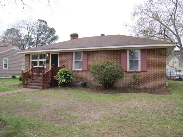 10 Wellington Dr, Hampton, VA 23666