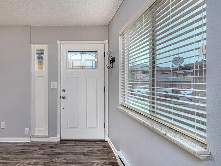 1440 NE Paropa Ct — Photo 3