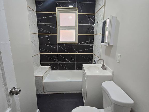 4th image of 81 Montgomery Ave #2