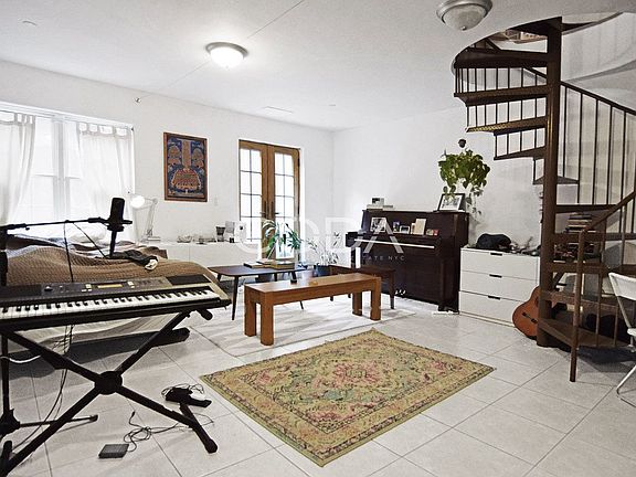 2nd image of 37 Conselyea St #1R