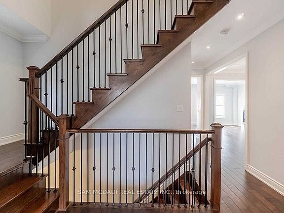 5th image of 1238 Strathy Ave