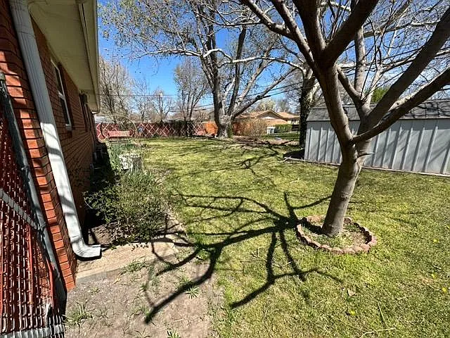 1018 N Denmark Ave — Photo 5