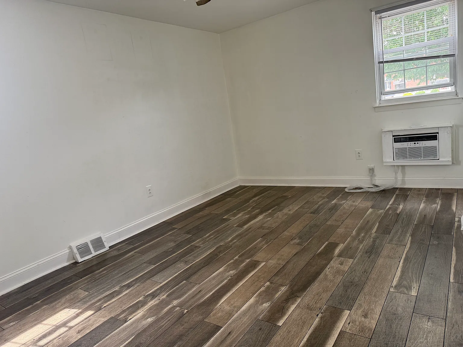 2 bed, 950 sqft, $1,500 — Photo 2