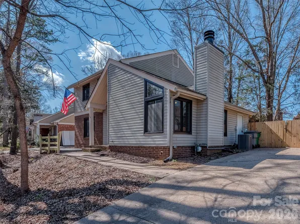 7000 Valley Haven Dr, Charlotte, NC 28211