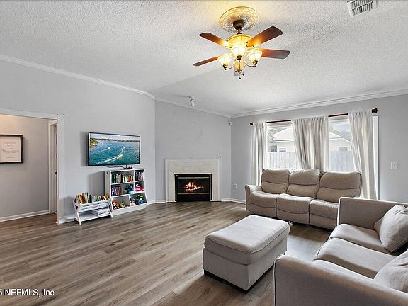 4th image of 2450 BENTWATER Drive W