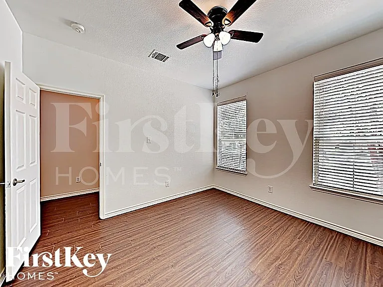 9117 Waterman Dr — Photo 12