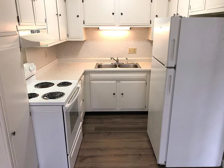 Kitchen, updated appliances