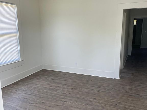 3rd image of 220 18th St APT 1