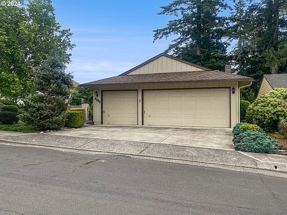 2nd image of 2609 SE Balboa Dr