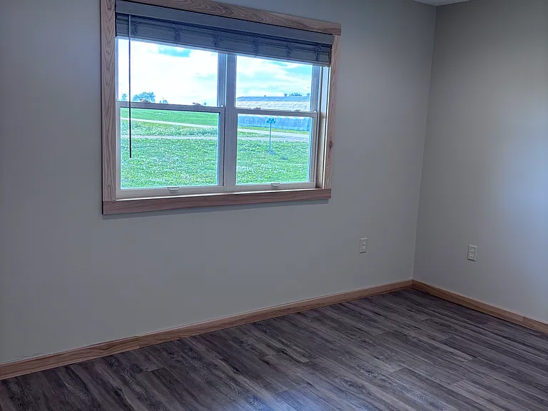 Double window in bedroom with blinds