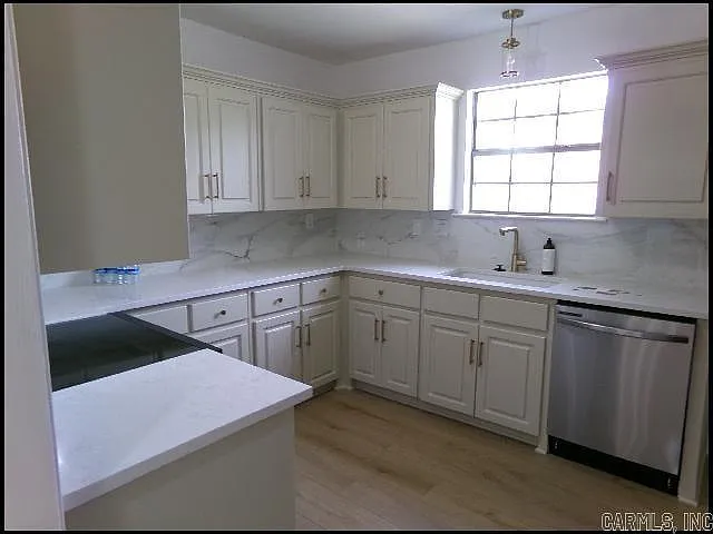 606 E 21st St — Photo 10