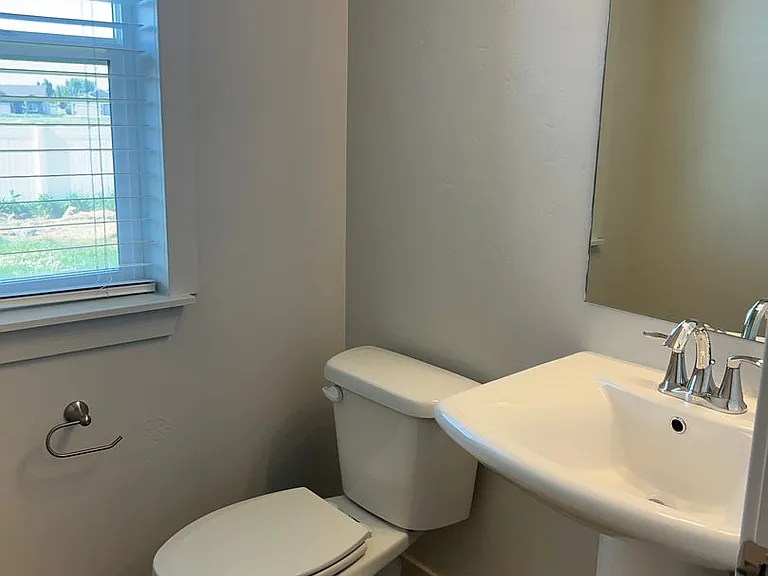 835 S 2380 W — Photo 18