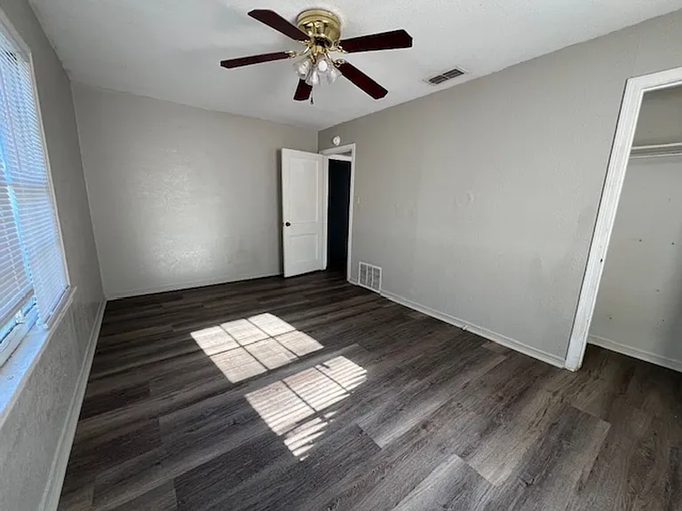 1834 S 21st St — Photo 11