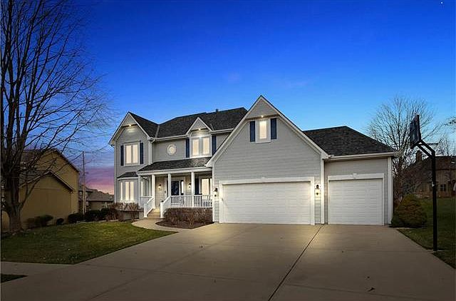 1st image of 501 SE Canterbury Ln