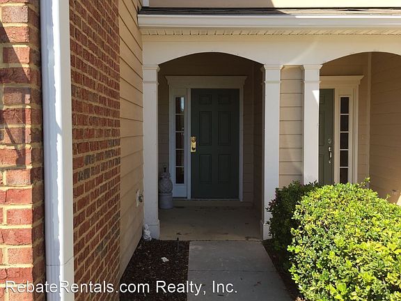 3rd image of 4140 Highwood Dr
