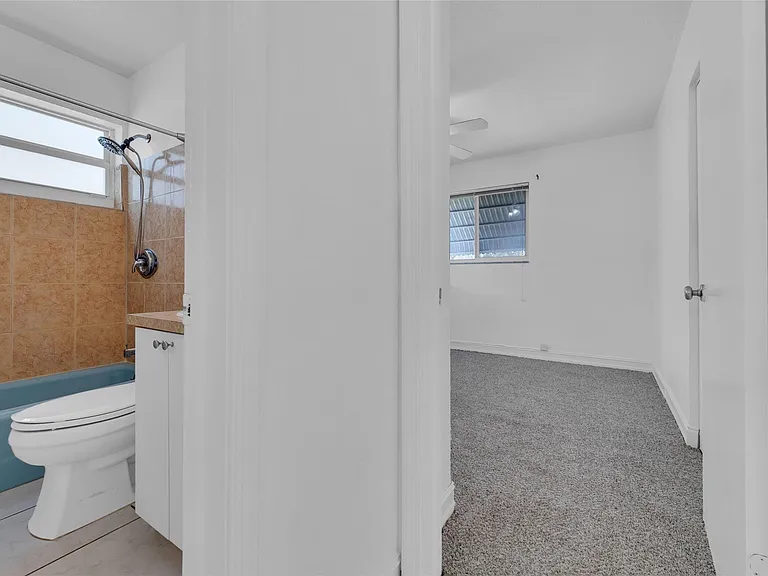 1906 NW 45th Ct — Photo 15