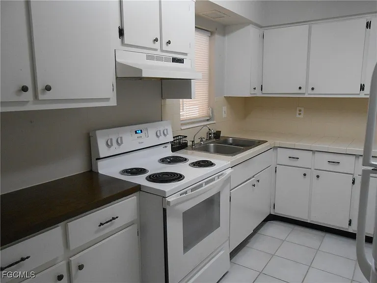 241 Thistle Ct — Photo 10