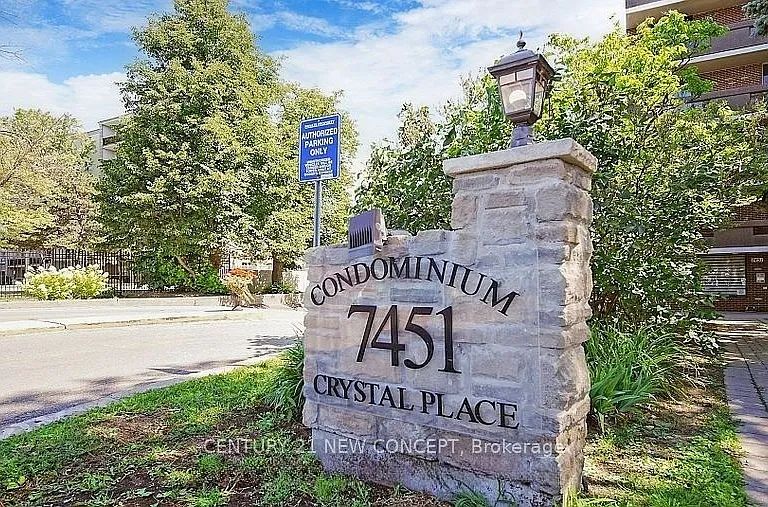 7451 Yonge St #101 — Photo 1