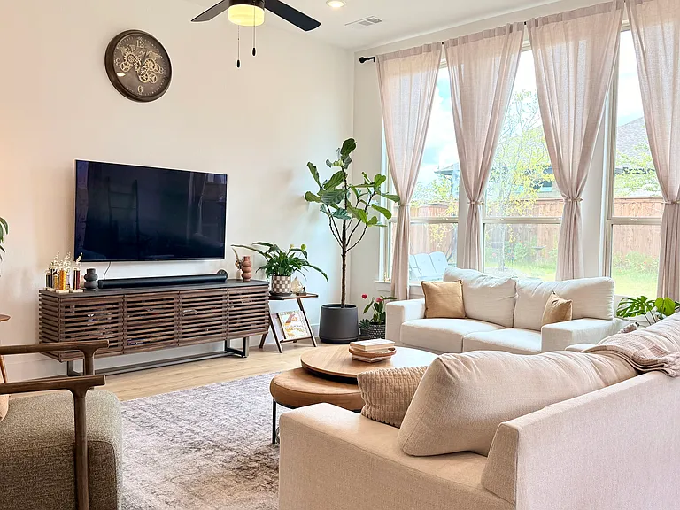 2433 Plumeria Ln — Photo 10