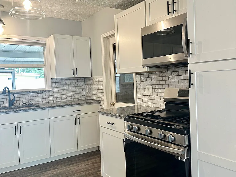 5936 Elm St — Photo 3