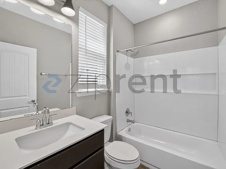 536 Ayinger Ln — Photo 12