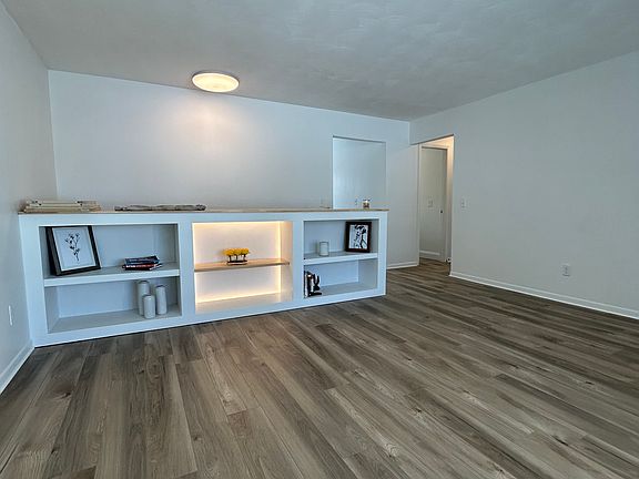 4th image of 2816 Stoneleigh Dr