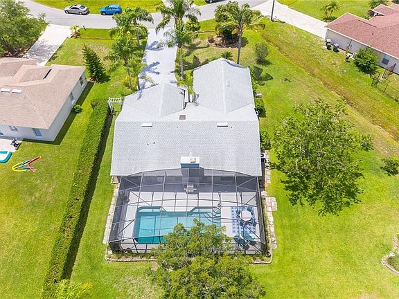3rd image of 616 Camel Ln