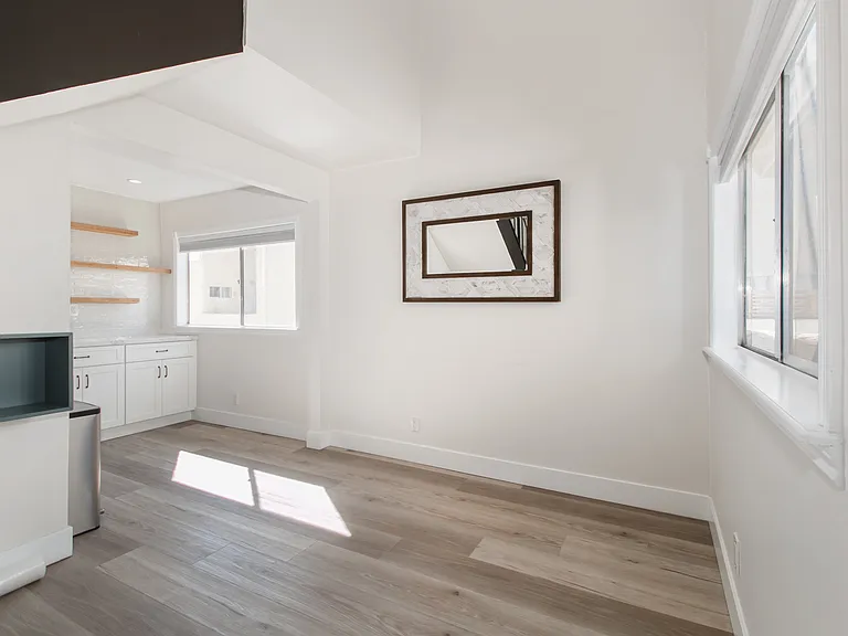 1339 N Columbus Ave #304 — Photo 6