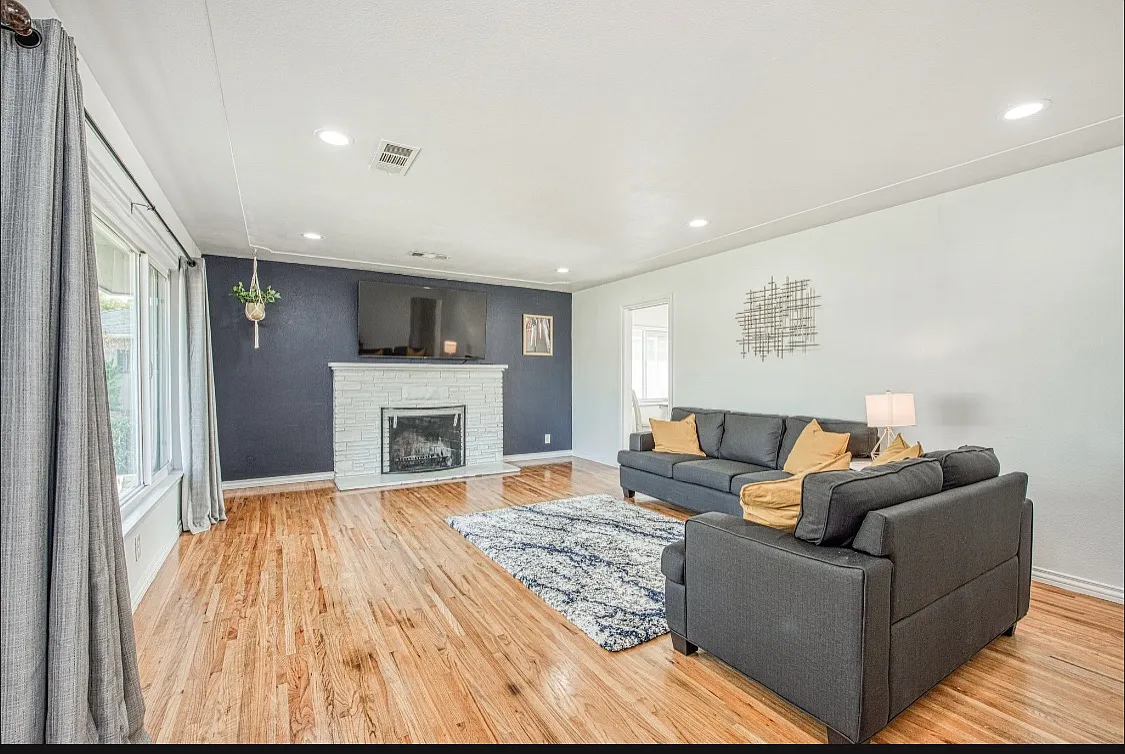 3908 E Fedora Ave — Photo 2