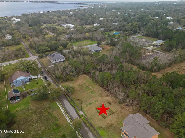 202 Harrison Ct #8&9, Bay Saint Louis, MS 39520
