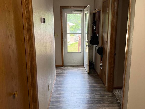 2nd image of 512 4th Ave NE