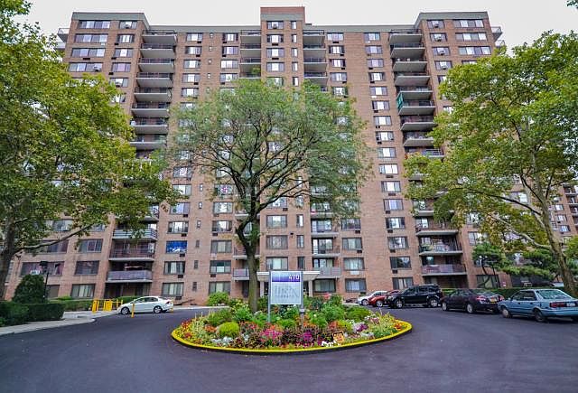2nd image of 470 Lenox Ave APT 16L