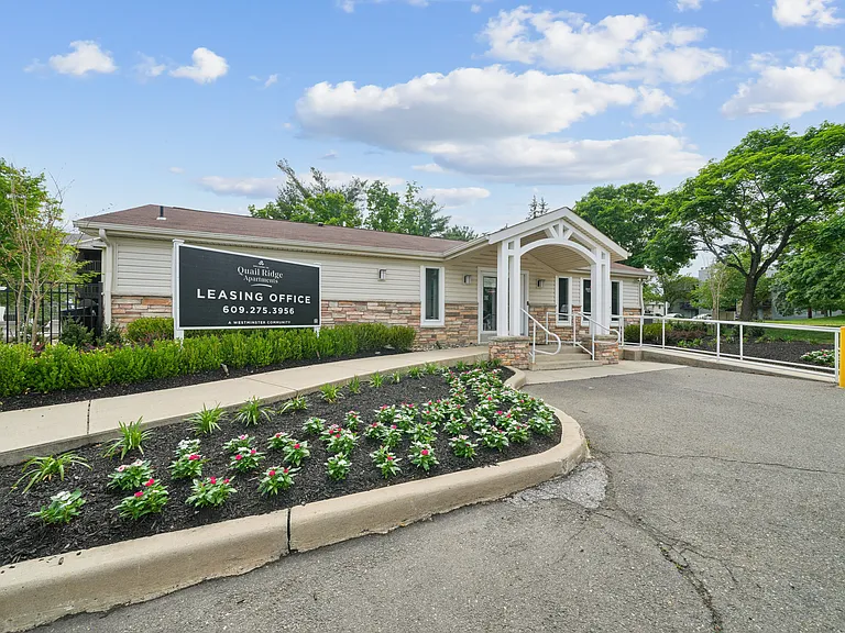 Quail Ridge Apartments — Photo 27