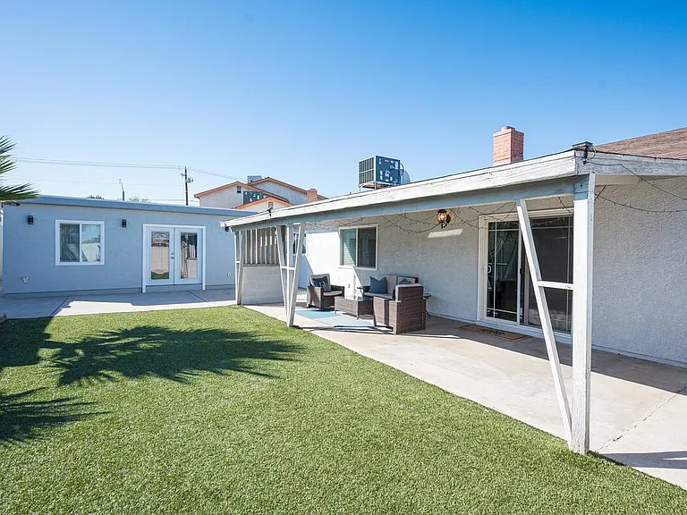 Carrera Dr — Photo 14