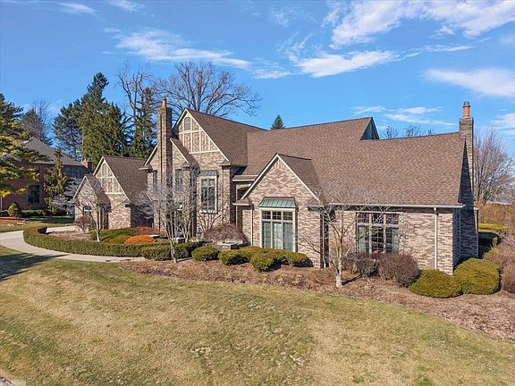 4th image of 207 Lake Shore Rd