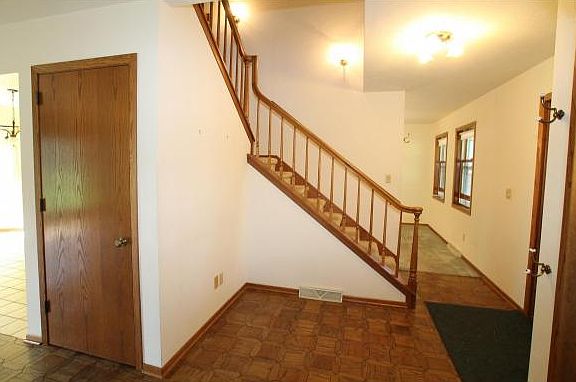 2nd image of 503 N Forest Dr