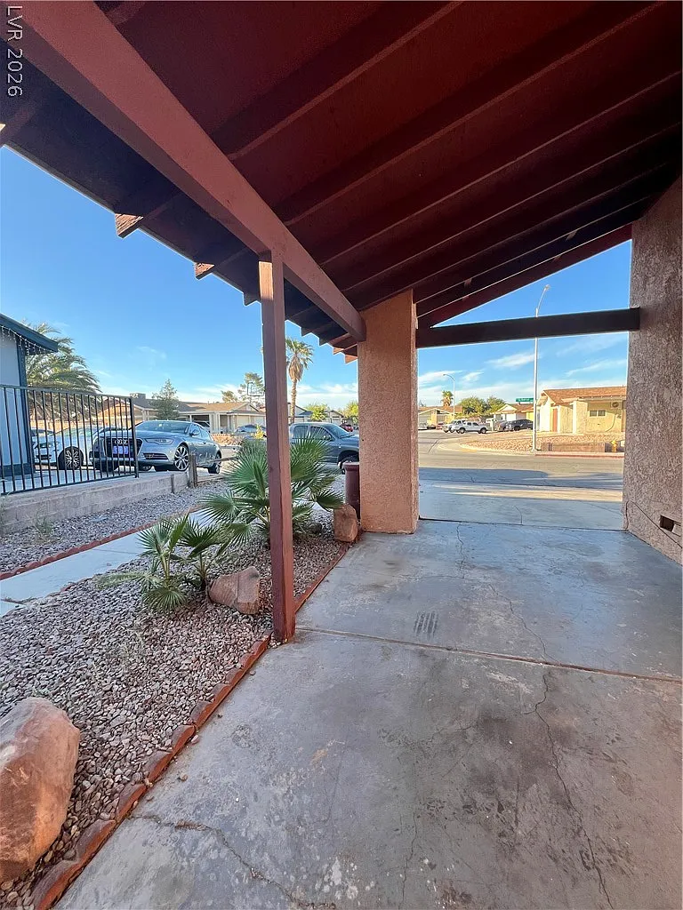 3 bed, 2.0 bath, 989 sqft, $1,500 — Photo 3