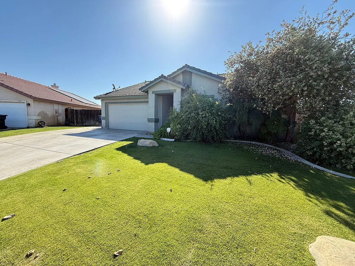 Building Photo - 400 Gandola Dr