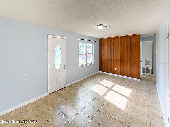 2nd image of 1740 Cowan Cir