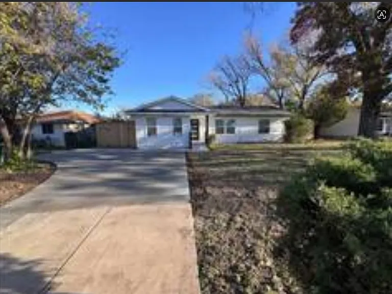 200 Parkview Dr — Photo 20