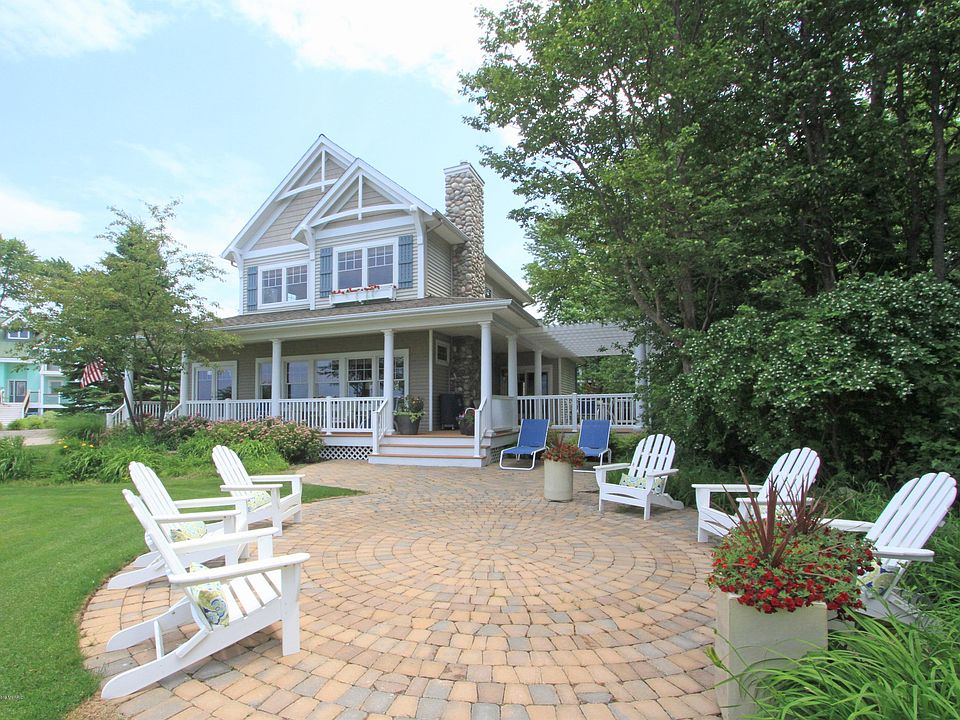 1st image of 649 Lake Shore Dr