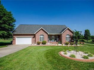 165 Skyland Dr, Statesville, NC 28625